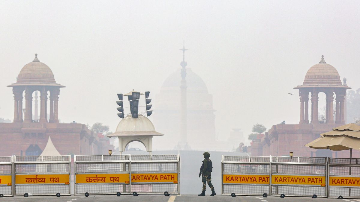 आनंद विहार से चांदनी चौक तक AQI फिर 450 के करीब, नोएडा में भी बिगड़े हालात