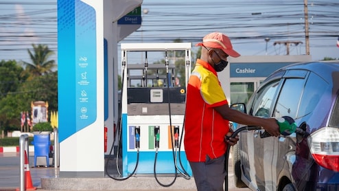 'No PUC, No Fuel' ने बढ़ाई टेंशन, दिल्&zwj;ली में पेट्रोल पंप डीलर्स ने मांगी मोहलत, कहा- तेल भरें कि सर्टिफिकेट चेक करें