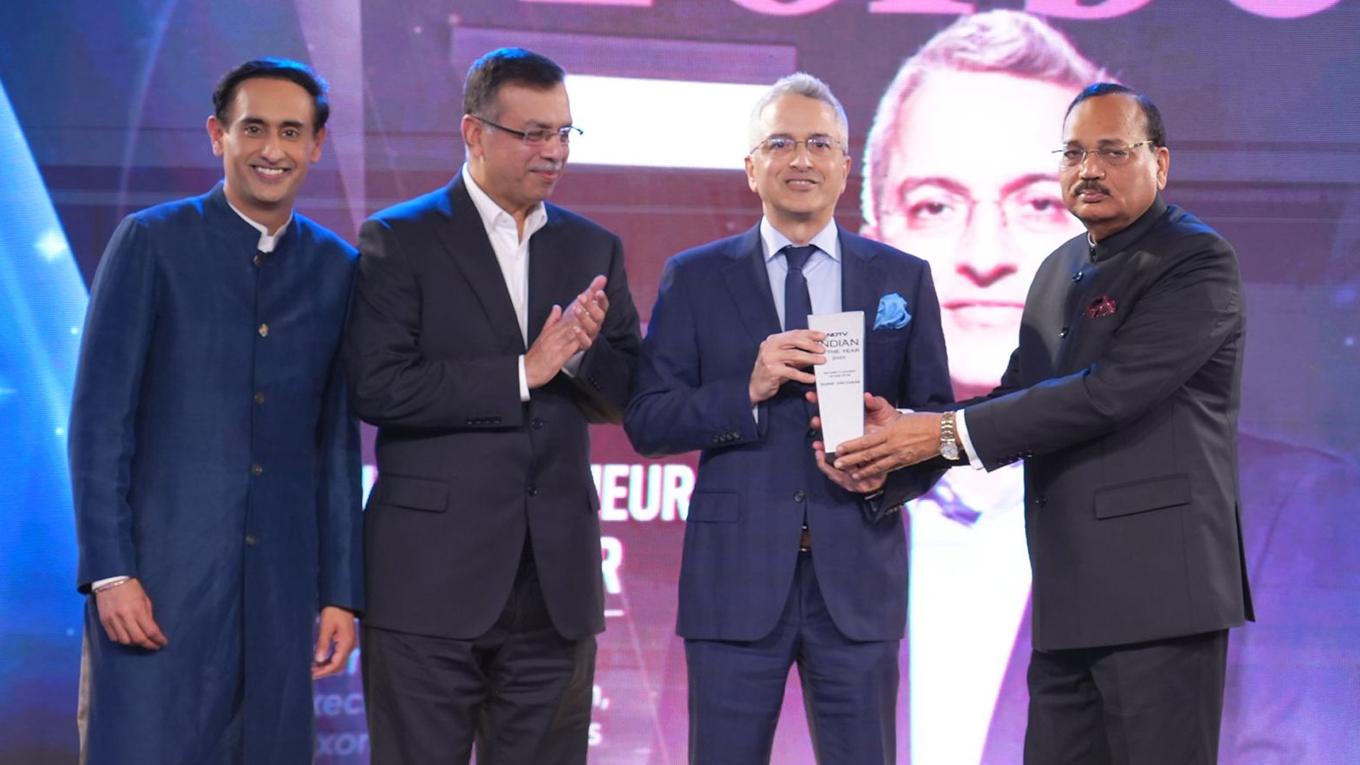 Sunil Vachani Wins Business Leader Of The Year At NDTV Indian Of The Year
