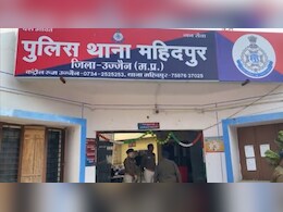 इलाज कराने गई छात्रा से डॉक्टर ने की अश्लील हरकत, पोल खुलते ही परिवार संग हो गया फरार