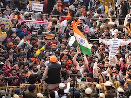 बांग्लादेश में हिन्दुओं की हत्या पर उबाल, बांग्लादेश उच्चायोग के बाहर प्रदर्शन, नारेबाजी, पुलिस से भिड़े