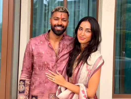 Hardik Credits Partner Mahieka Day After Blasting Paparazzis Cheap Act