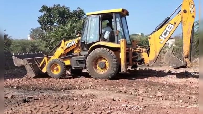 Bulldozer Action: इंदौर में नगर निगम का बुलडोजर एक्शन, ट्रेजर टाउन से बिजलपुर तक 40 बाधक हिस्सों को हटाने की हुई कार्रवाई&nbsp;