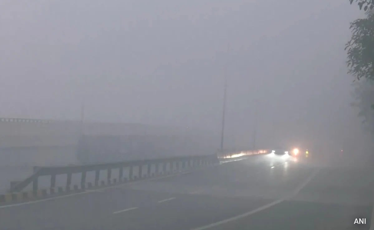 The national capital, Delhi, woke up to a thick layer of smog blanketing the city with the Air Quality Index (AQI) at 380, falling under the 'very poor' category.