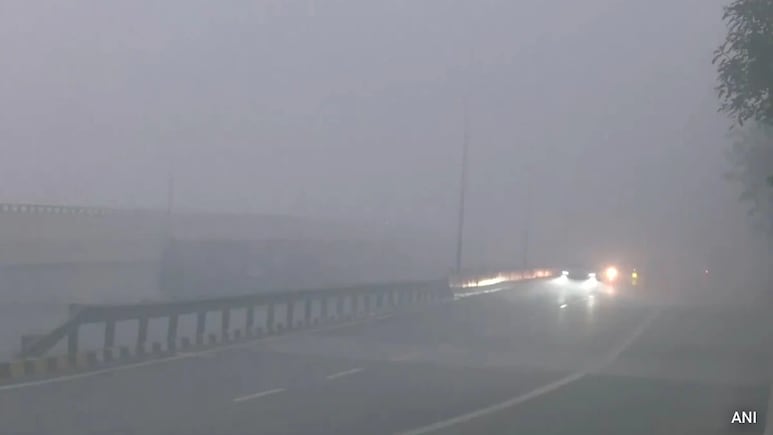 Thick Smog Blankets Delhi-NCR, Over 100 Flights Cancelled, 50 Trains Delayed
