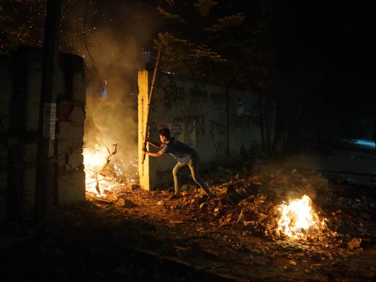 दंगाइयों ने बंगबंधु शेख मुजीबुर रहमान के पैतृक घर को भी नहीं छोड़ा