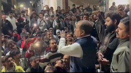 नर्स से छेड़छाड़ करने पर मचा बवाल, पूर्व विधायक ने दी फिजा बिगाड़ने की धमकी, सड़क पर उतरे हिंदूवादी संगठन&nbsp;