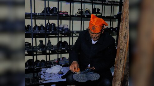 पूर्व सीएम हरीश रावत ने क्यों की गुरुद्वारे में जूता सेवा? जानिए क्या है पूरा मामला