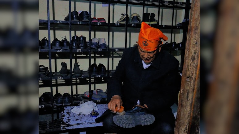 पूर्व सीएम हरीश रावत ने क्यों की गुरुद्वारे में जूता सेवा? जानिए क्या है पूरा मामला