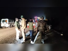 ​Bus Accident: यात्रियों से भरी बस पेड़ से टकराई, मची चीख पुकार, नशेड़ी ड्राइवर हुआ फरार&nbsp;