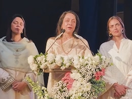 "<i>Humara Pyaar Sachcha Tha</i>": Hema Malini Gets Teary-Eyed As She Remembers Her Love Story With Dharmendra