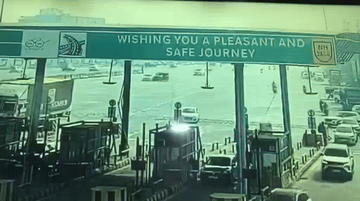 थार की सनक... तेज रफ्तार में मारी टक्कर, 4 बार पलटी कार, तड़पते घायलों को छोड़ भागा प्रॉपर्टी डीलर, VIDEO