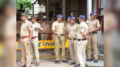 मुंबई पुलिस विभाग में फर्जी नामों पर बांटी गई सैलरी, जान‍िए कैसे 10 बाहरी लोगों ने उड़ाए के 6.5 करोड़ रुपये?