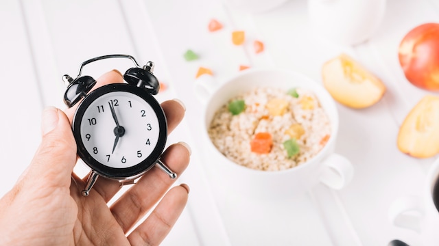 Nutritionist Shares Ideal Timings To Eat Everyday Foods For Better Health