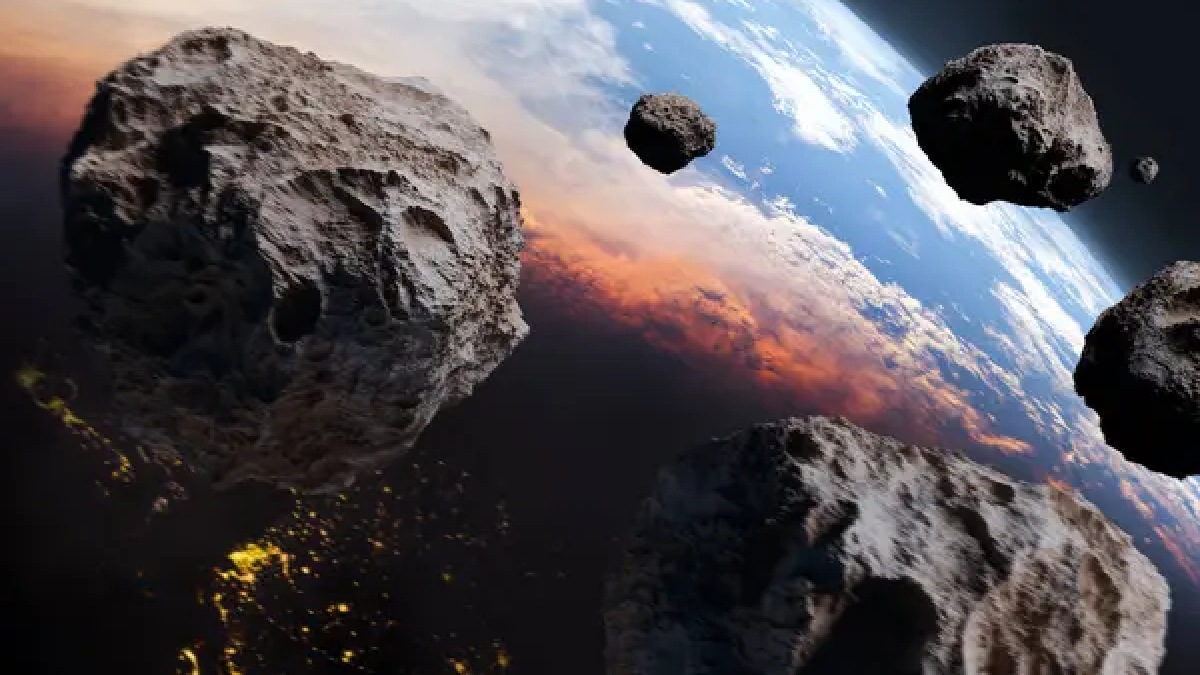 एस्टरॉयड अलर्ट! नासा ने बताया, 220 फीट बड़े 4 एस्टरॉयड बढ़ रहे पृथ्वी की तरफ