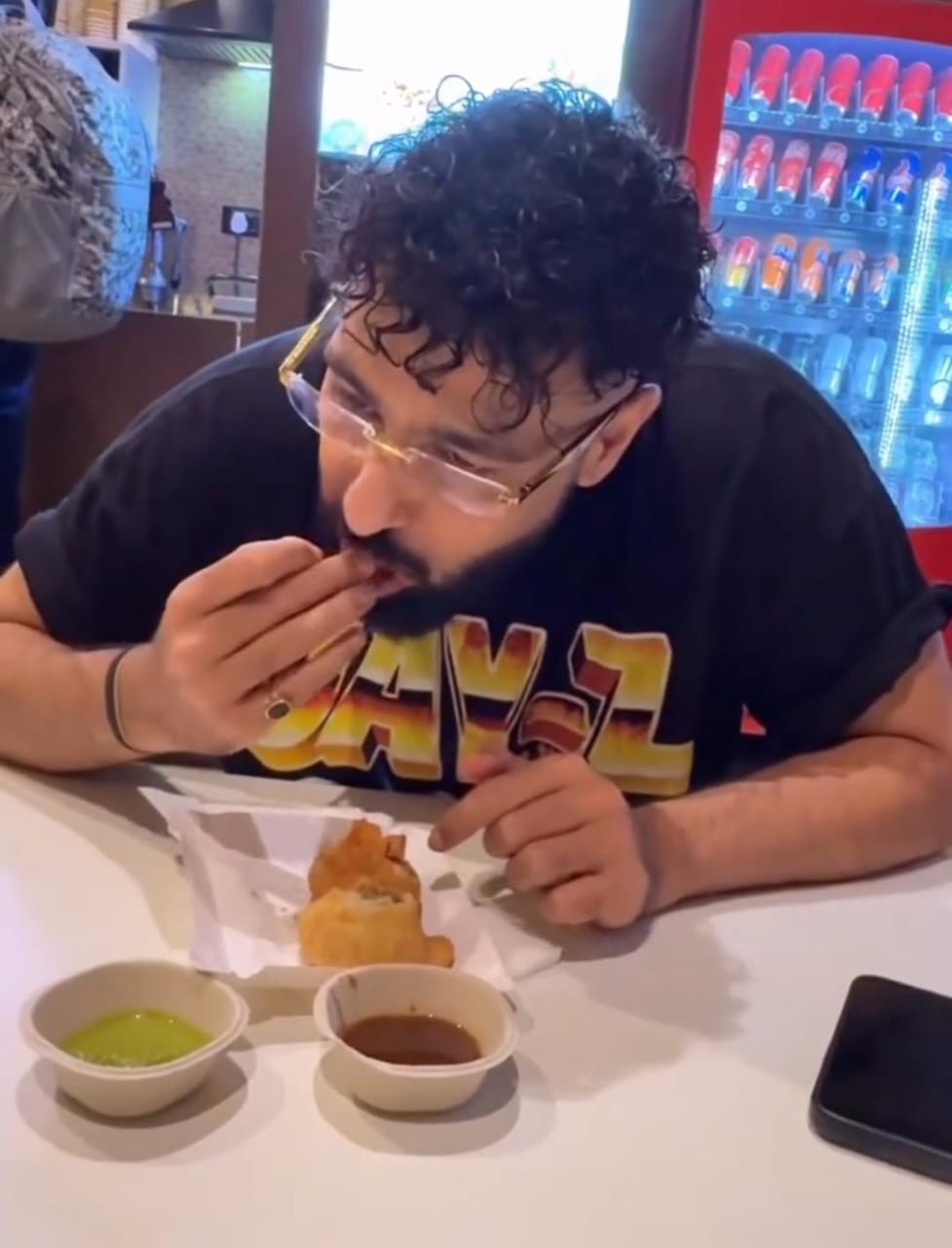Badshah Shows How He Likes To Eat Samosa: 'Choch Khaani Chahiye Pehele'