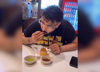 Badshah Shows How He Likes To Eat Samosa: "Choch Khaani Chahiye Pehele"