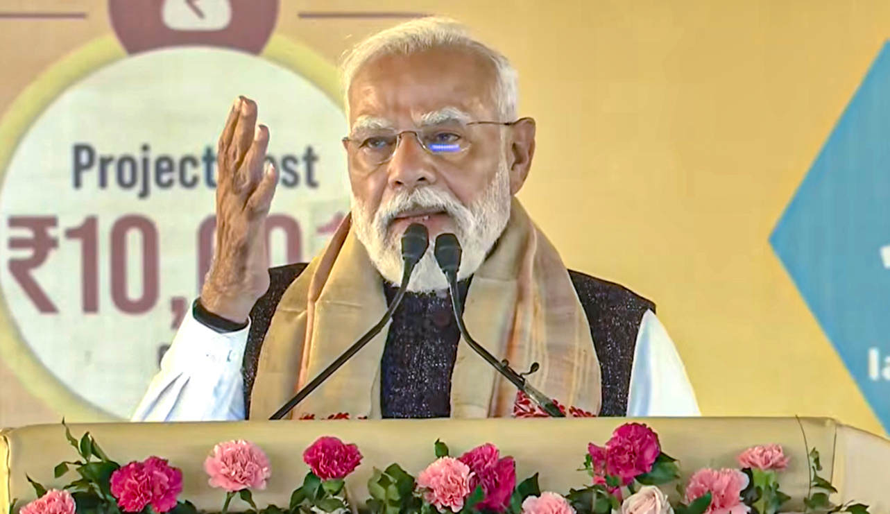 'घुसपैठियों का समर्थन कर बांग्लादेशियों को बसाती है कांग्रेस, इसलिए SIR का विरोध', असम से PM मोदी का हमला