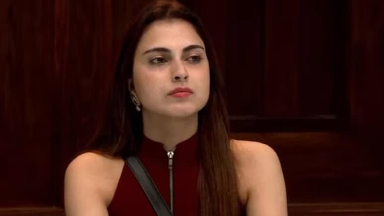 दो पैसे की औरत...वाली लाइन पर फंसी बिग बॉस-19 की फरहाना, गंदी जुबान पर उठा सवाल तो बोलीं- जो मुझसे भिड़ता है..