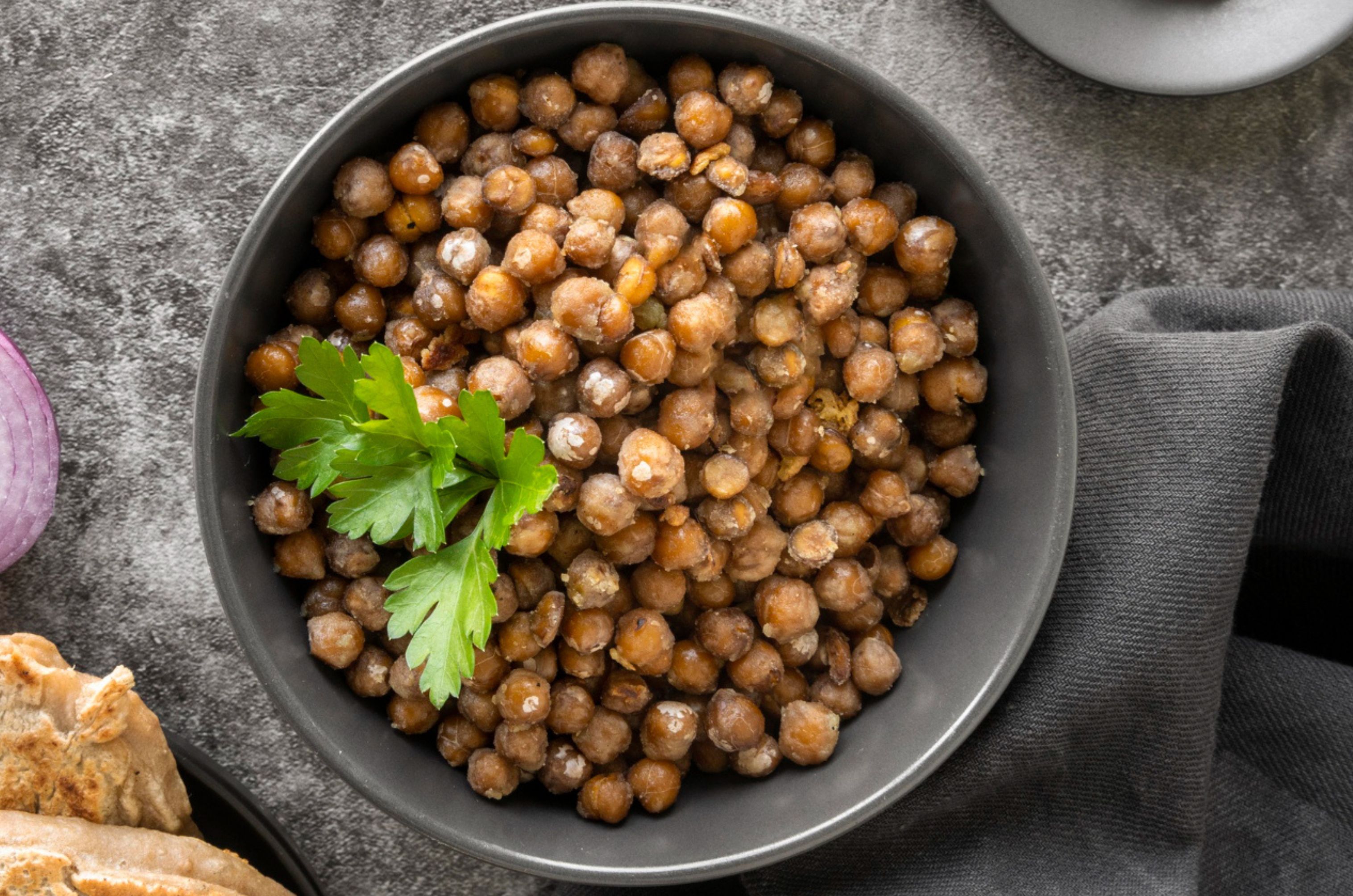 Health benefits of eating black chickpeas or kala chana.