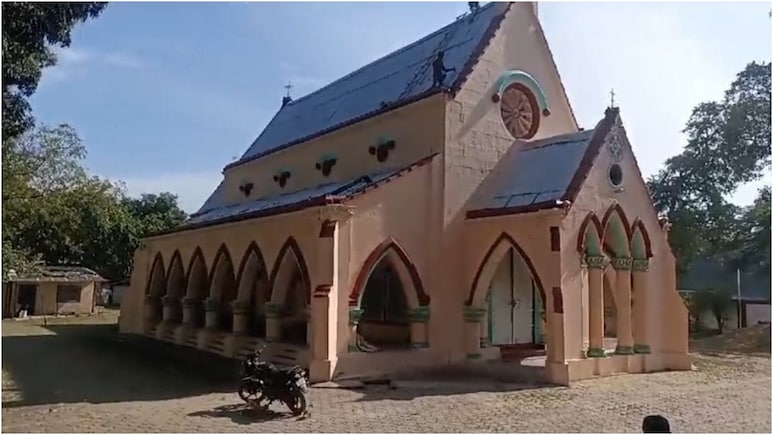 Christmas 2025: जहां पत्थर भी बोलते हैं प्रार्थना! सीहोर में है एशिया का दूसरा सबसे सुंदर चर्च, जानें 150 साल पुराना इतिहास&nbsp;