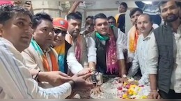 श्रीसांवल&zwj;िया सेठ ने भक्&zwj;त की मन्&zwj;नत कर दी पूरी, व&zwj;िधायक को स&zwj;िक्&zwj;कों से तौलकर चढ़ाया