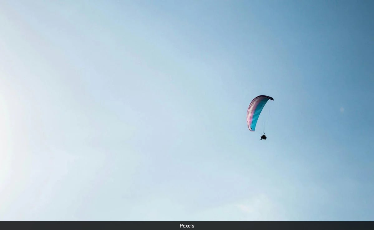 Paraglider Crashes After Take-Off In Himachal, Pilot Killed, Tourist Injured