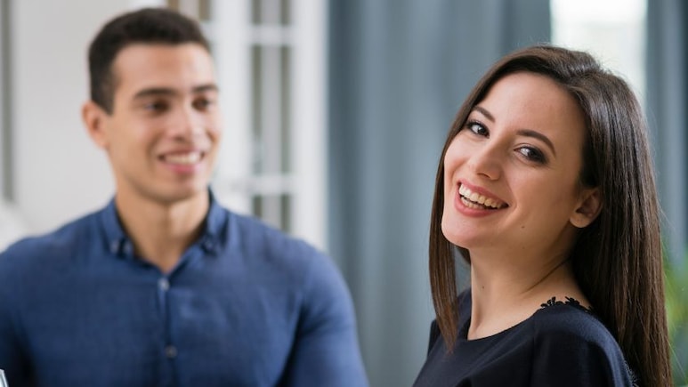 भीड़ में तन्हा शहर! अकेलापन दूर करने का नया ट्रेंड, दिल्ली गुरुग्राम में किराए पर मिलने लगे संगी-साथी