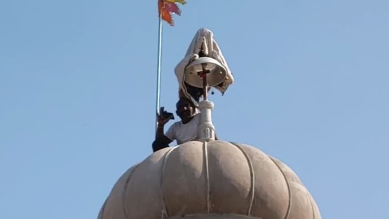 Rajasthan: मजदूरी नहीं मिलने पर 50 फीट ऊंचे मंदिर के गुंबद पर चढ़ा राजमिस्त्री, बकाया थे 81 हजार रुपये