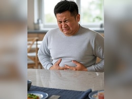 lukewarm water: रात में पेट फूलना और अपच से हैं परेशान? आयुर्वेद के इस आसान उपाय से मिलेगी राहत&nbsp;