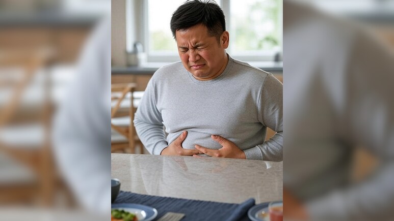 lukewarm water: रात में पेट फूलना और अपच से हैं परेशान? आयुर्वेद के इस आसान उपाय से मिलेगी राहत&nbsp;
