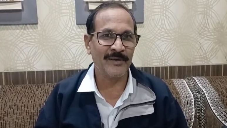 महाराष्ट्र निकाय चुनाव: मां को मुखाग्नि दे रहे थे योगेश गोन्नाडे, शिवसेना ने वहीं थमाया पार्टी का टिकट