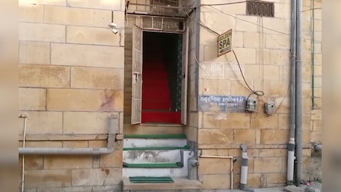 जैसलमेर में स्पा सेंटर पर बड़ी पुलिस कार्रवाई, देह व्यापार का भंडाफोड़; लाखों की नकदी बरामद