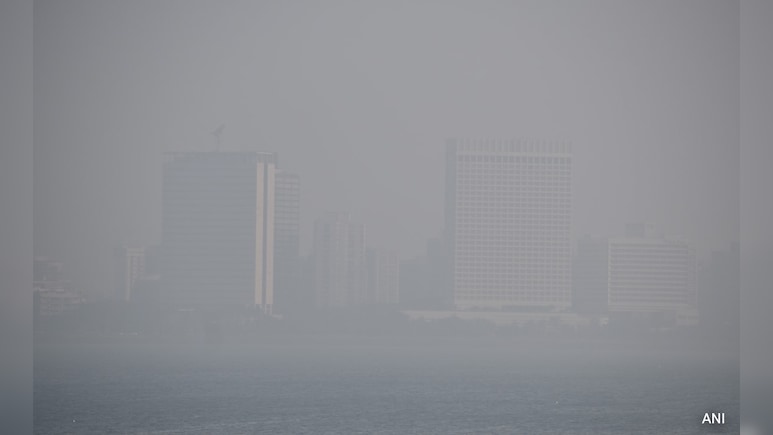 मुंबई में दिल्ली के मुकाबले प्रदूषण आधा, मायानगरी में GRAP 4 तो देश की राजधानी में क्यों नहीं? जानें वजह