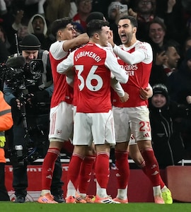 Arsenal End Aston Villa Winning Run; Manchester United, Chelsea Stumble