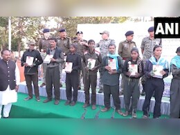 छत्तीसगढ़: राजनांदगांव में रामधेर समेत 12 नक्सलियों का सरेंडर, लगभग 3 करोड़ का था इनाम