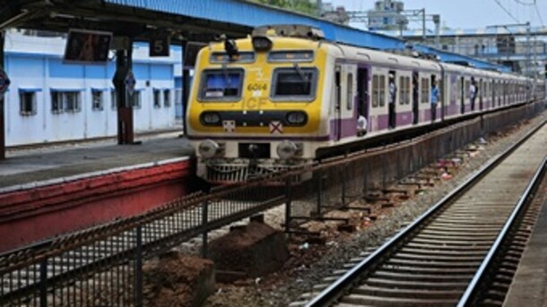 Maharashtra Student On Way To Board Exam Centre Falls from Local Train, Dies