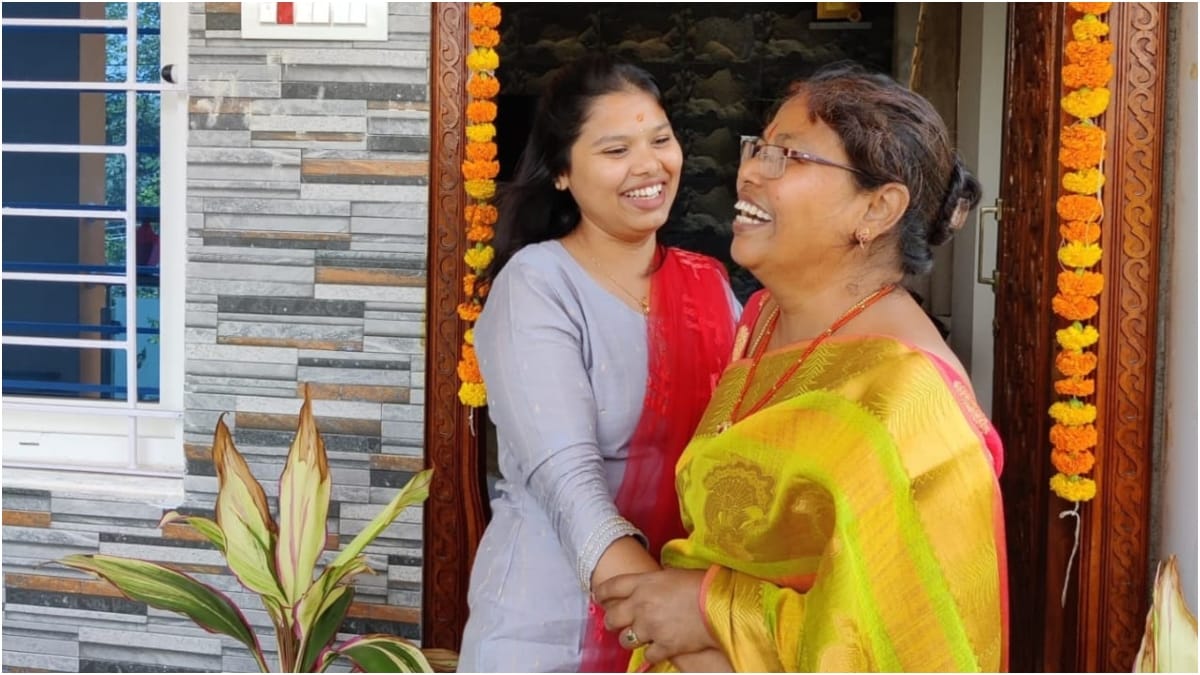 मां के साथ डॉ. वर्षा.