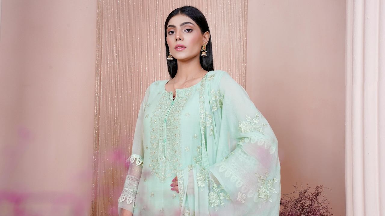 They Are Not Outdated, Know How To Choose Salwar Kameez Sets