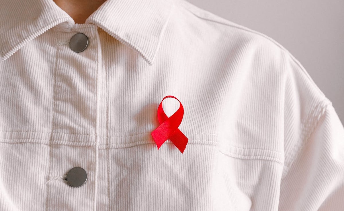 World AIDS Day 2025: Early Warning Signs Of HIV Infection You Shouldn't ...