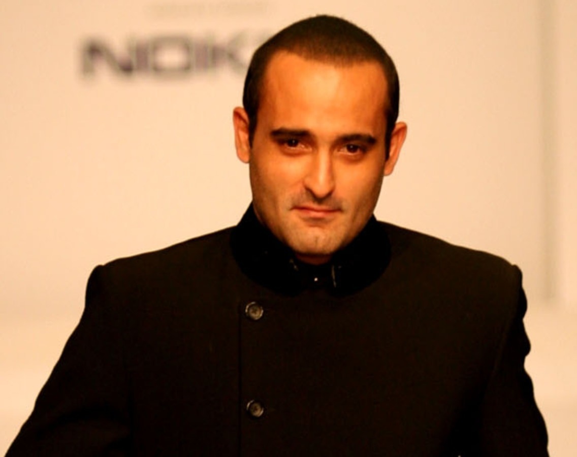 अक्षय खन्ना ने आखिर क्यों नहीं की शादी? खुद को दूल्हा बने नहीं देख पा रहे 'रहमान डकैत', बोले- लगता है डर