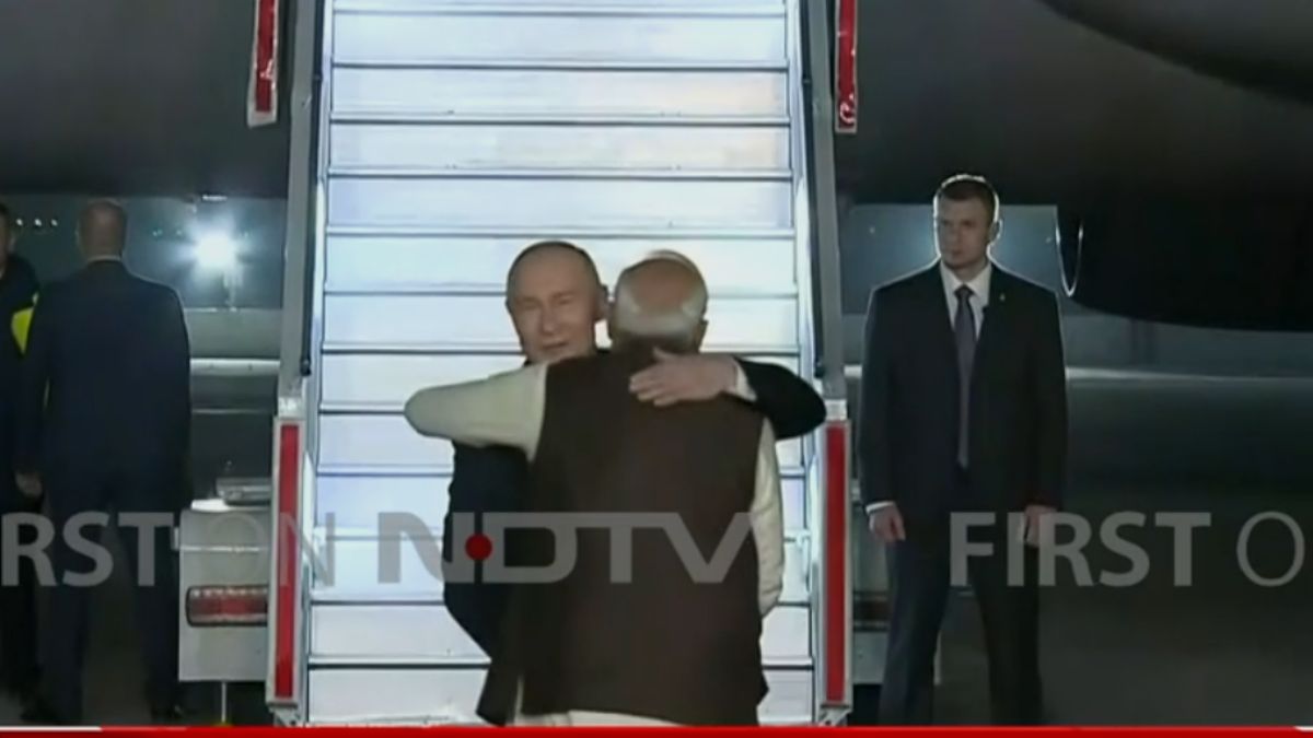 PM Modi's Surprise Appearance At Airport And A Hug For Putin