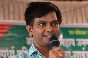 Wardha News : कराळे मास्तर वादाच्या भोवऱ्यात! कुंभमेळ्यातील साधूंबद्दलच्या 'त्या' वक्तव्यामुळे गुन्हा दाखल