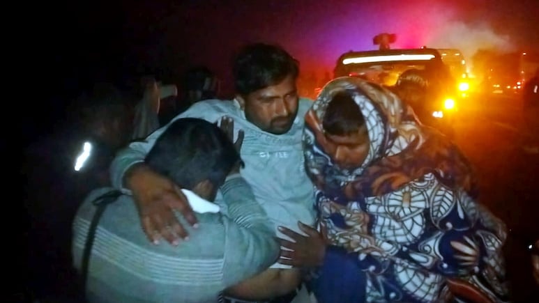 आग की लपटों में घिरे थे,  बस का शीशा तोड़ा और हम कूद गए, मथुरा हादसे में बचे यात्रियों ने बताया कैसा था मंंजर