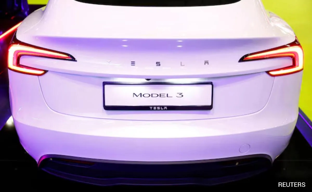 Door Handles Of Tesla's Model 3 Face Renewed Scrutiny By US