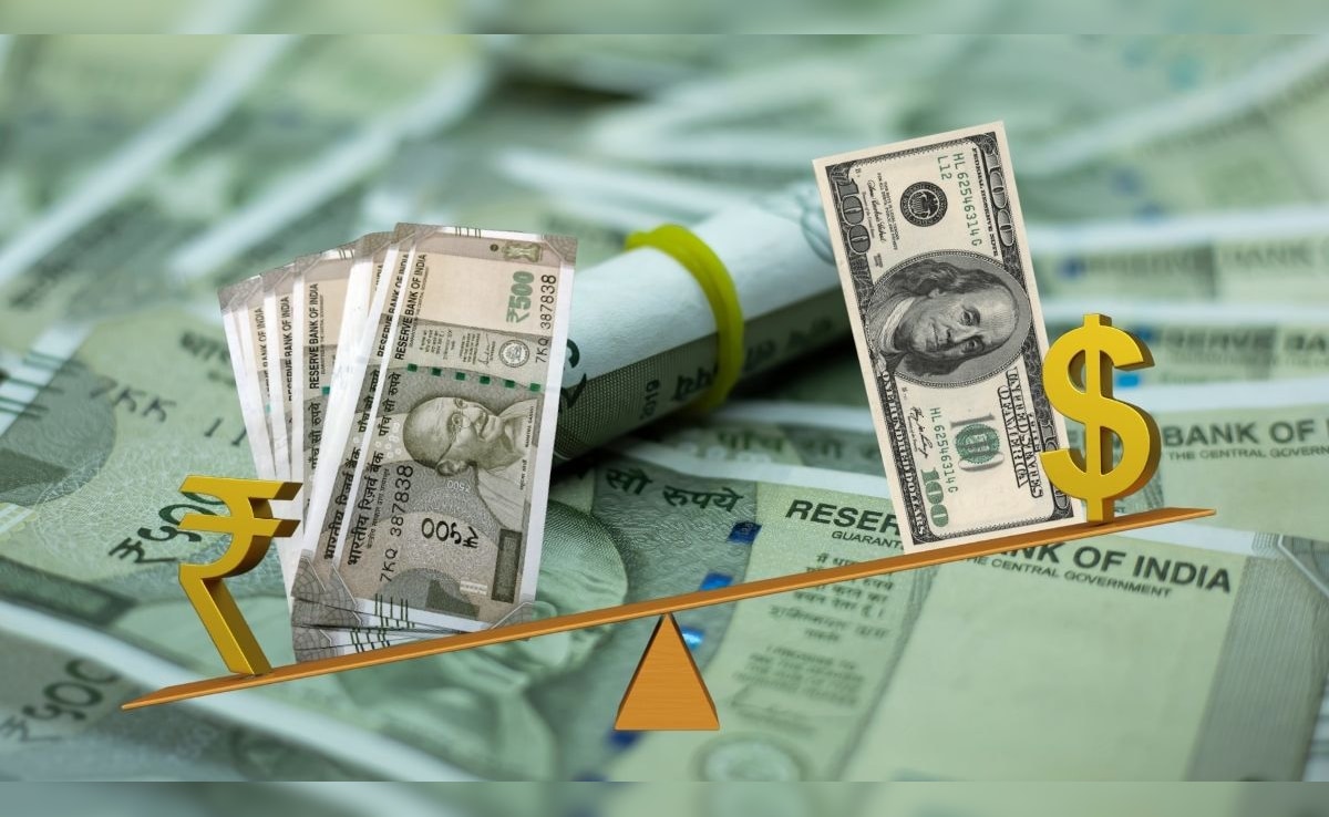 Rupee Crash: डॉलर के मुकाबले 56 पैसे टूटा रुपया, 92.49 के लेवल पर पहुंचा, कच्&zwj;चा तेल 114 डॉलर के पार