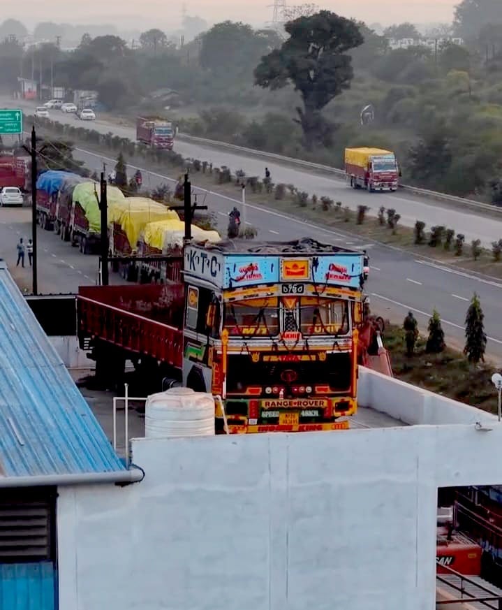 Success Story: छत में रखा हुआ ट्रक Success Story: छत में रखा हुआ ट्रक