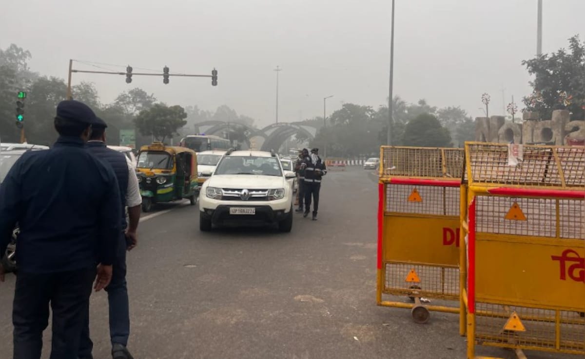 दिल्ली में प्रदूषण से हालात खराब दिल्ली में प्रदूषण से हालात खराब