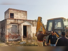 ग्रेटर नोएडा के दनकौर में गरजा प्राधिकरण का बुलडोजर, 500 करोड़ की जमीन से हटाया गया अवैध कब्जा