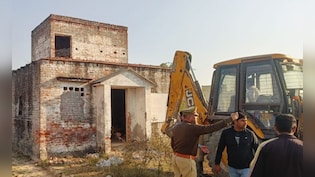 ग्रेटर नोएडा के दनकौर में गरजा प्राधिकरण का बुलडोजर, 500 करोड़ की जमीन से हटाया गया अवैध कब्जा